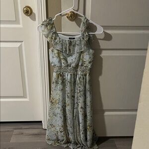 Zunie floral light feminine sleeveless swirl💐